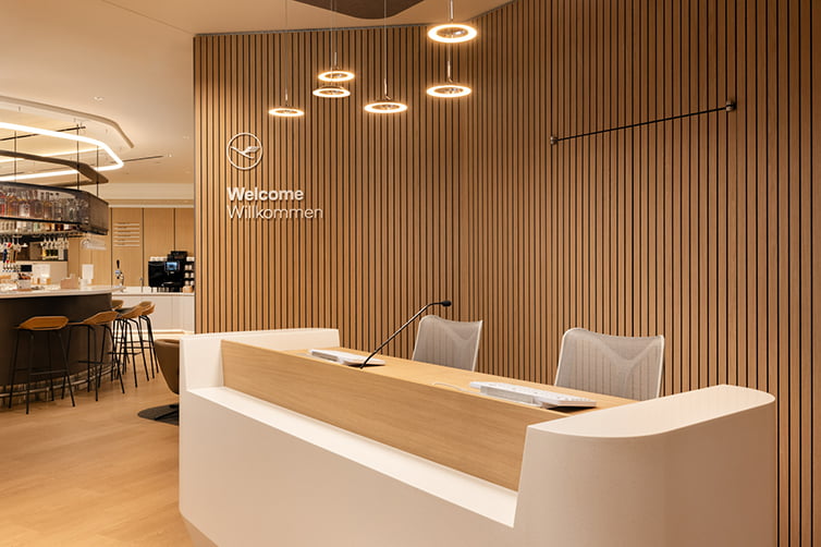 Master Oak in Lufthansa lounge Newark Airport